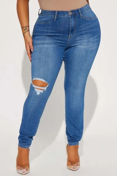 Distressed Buttoned Jeans with Pockets