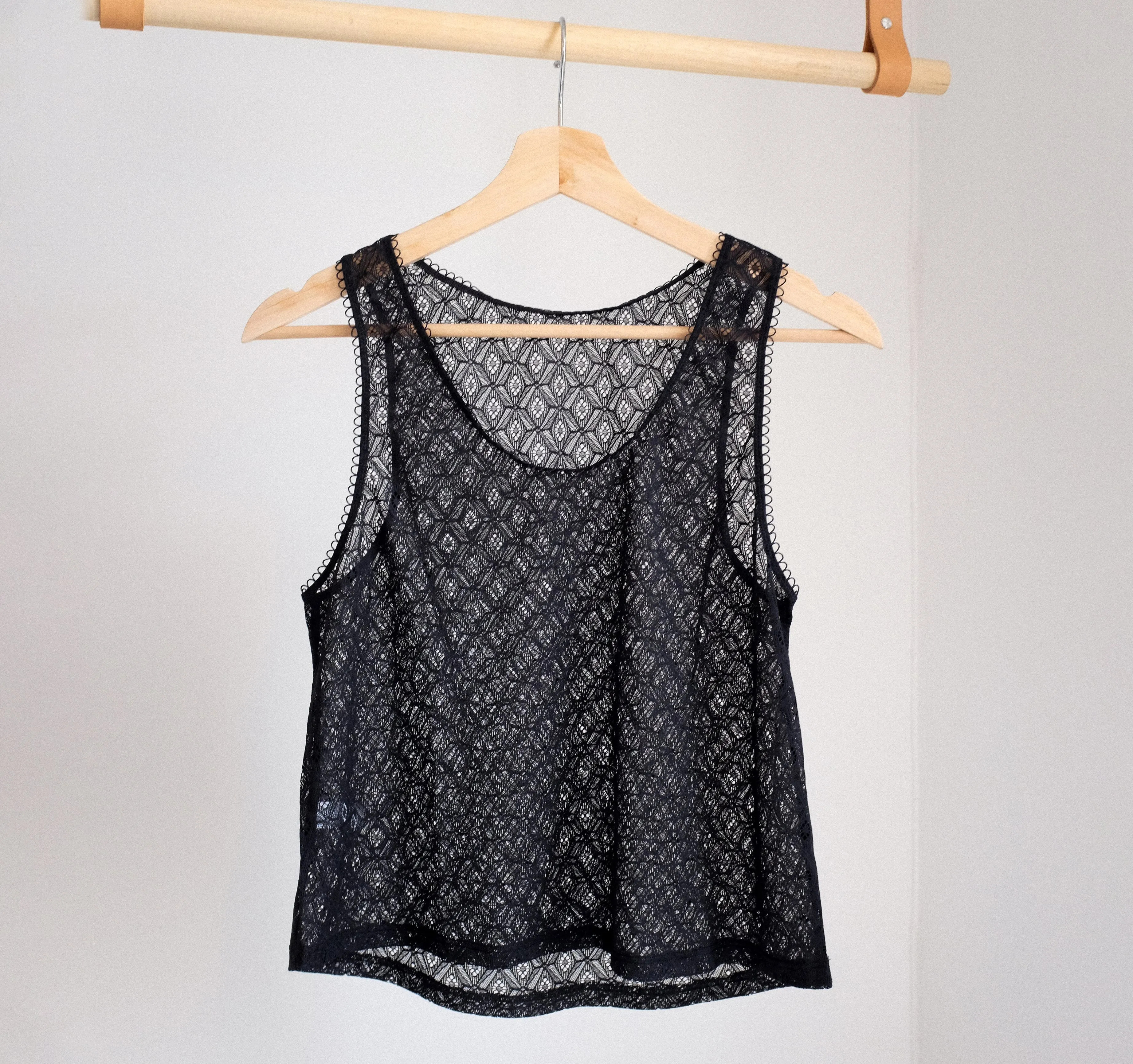 Geometric lace cami [Black]