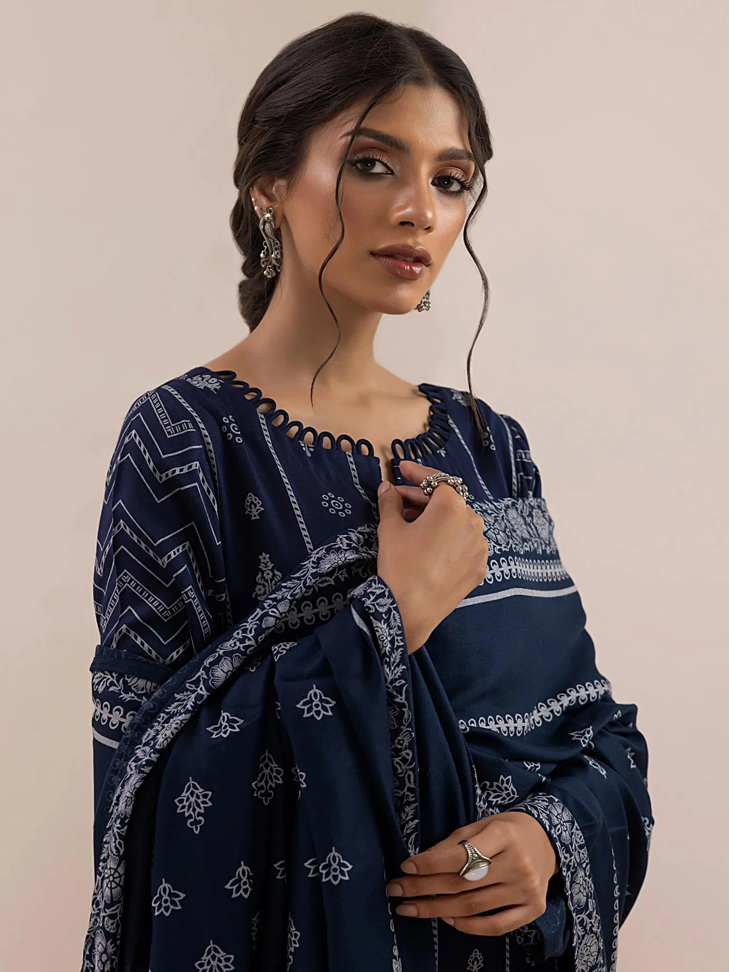 Lakhany Navy Unstitched Pashmina 3-Piece Suit (LG-AM-0050-A)