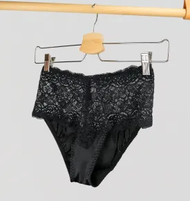 Scalloped lace band brief [Black]