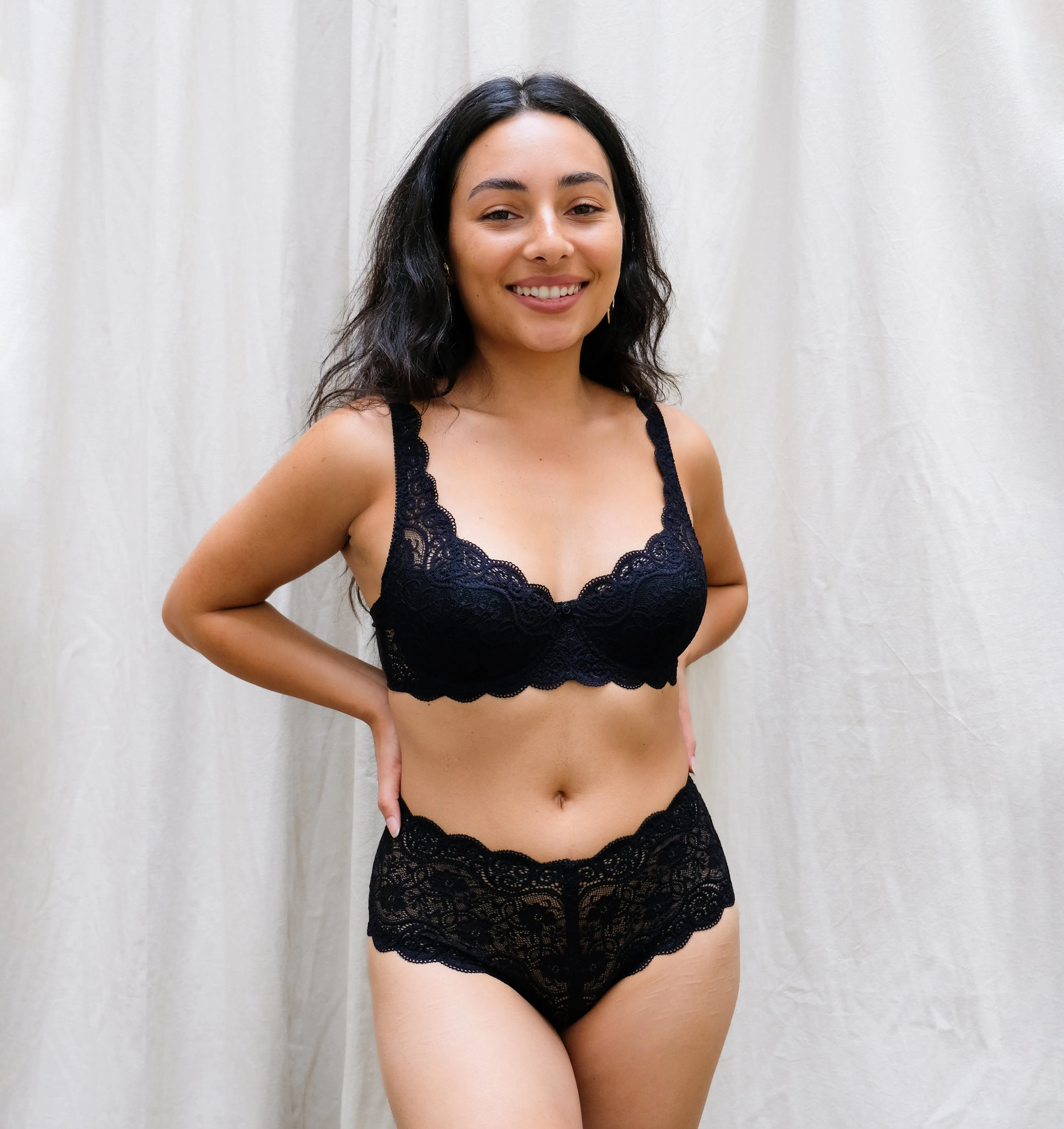 Scalloped lace band brief [Black]